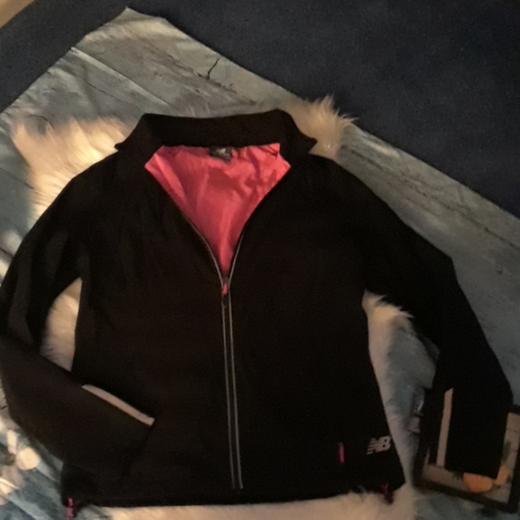 New Balance wind breaker - Picture 3 of 4